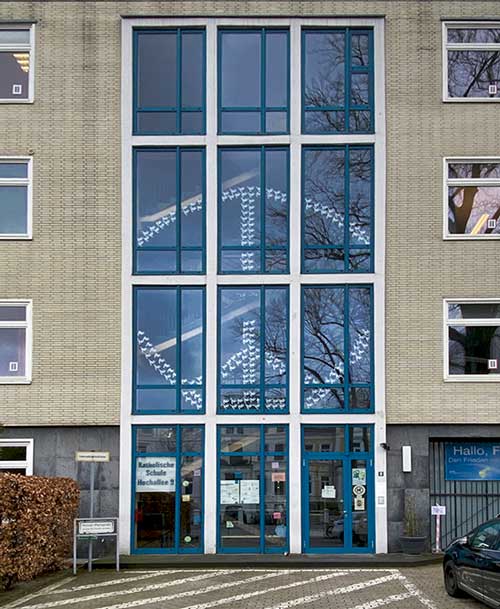 2022-03-Friedenszeichen-Schule-Hochallee