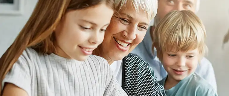 Großeltern und Kinder