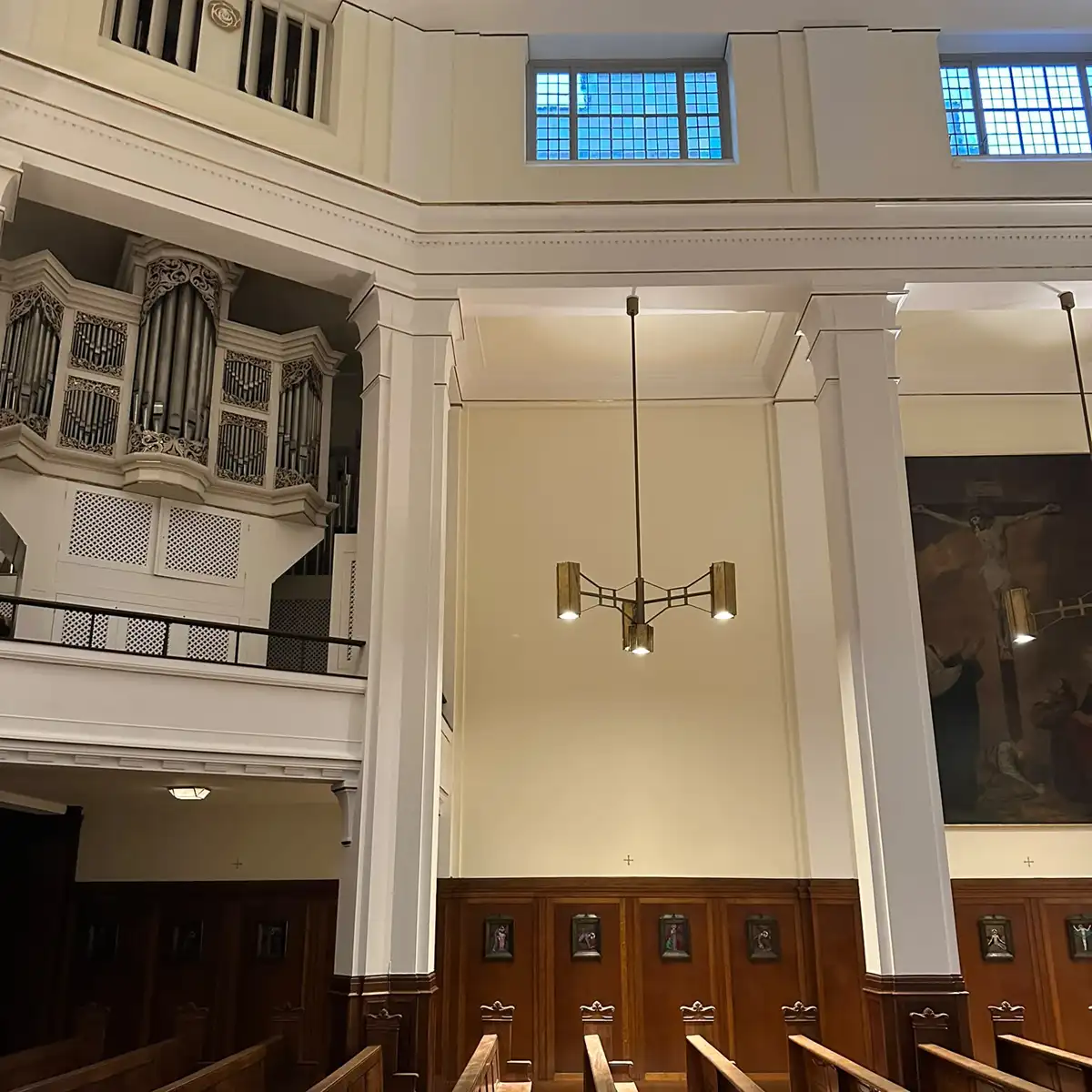Das Innere von St. Elisabeth zeigt sich nun hell und licht.